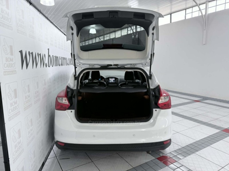 FOCUS 1.6 SE 16V FLEX 4P MANUAL - 2014 - PORTO ALEGRE