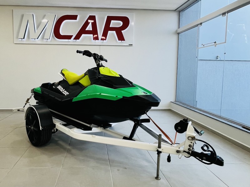 jet ski spark  2019 flores da cunha