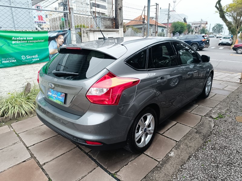 FOCUS 1.6 SE 16V FLEX 4P MANUAL - 2014 - BENTO GONçALVES