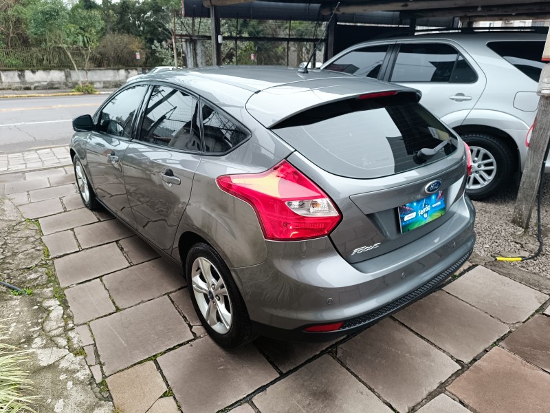 FOCUS 1.6 SE 16V FLEX 4P MANUAL - 2014 - BENTO GONçALVES