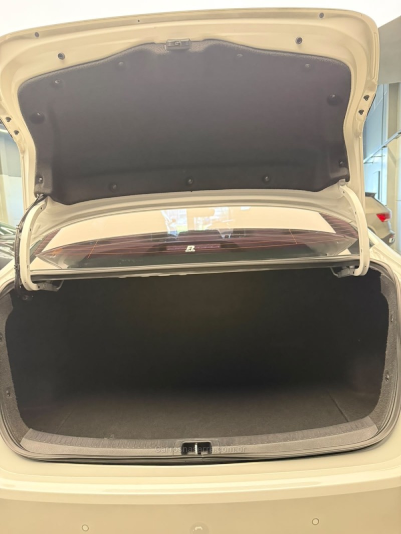 COROLLA 2.0 XEI 16V FLEX 4P AUTOMÁTICO - 2024 - LAJEADO