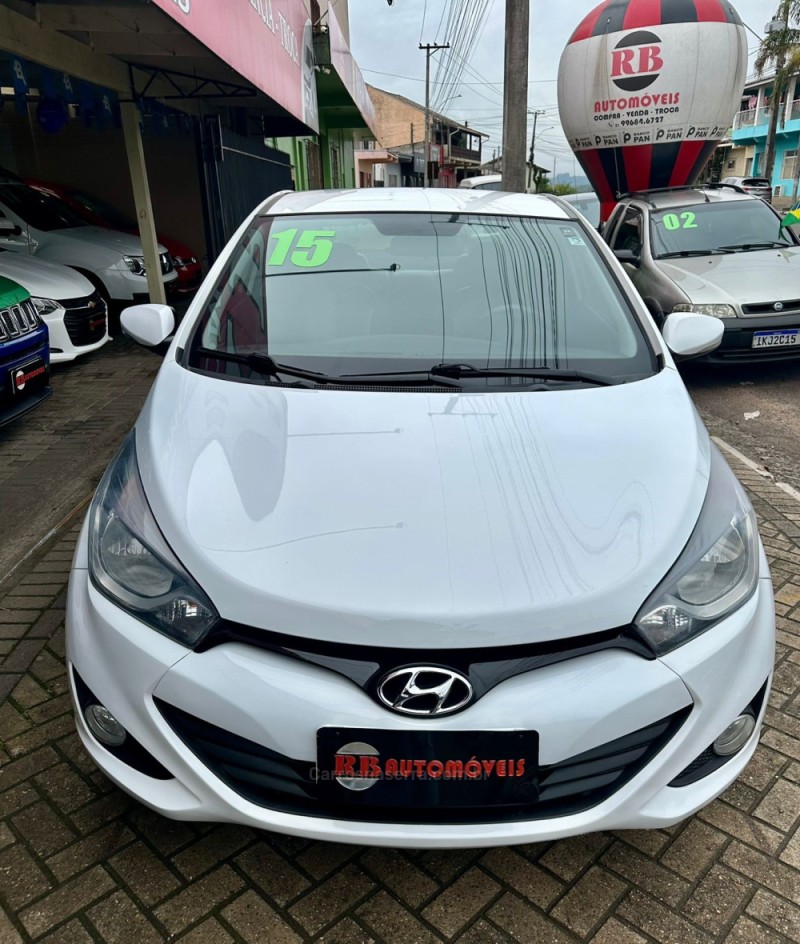 HB20S 1.6 PREMIUM 16V FLEX 4P MANUAL - 2015 - PAROBé