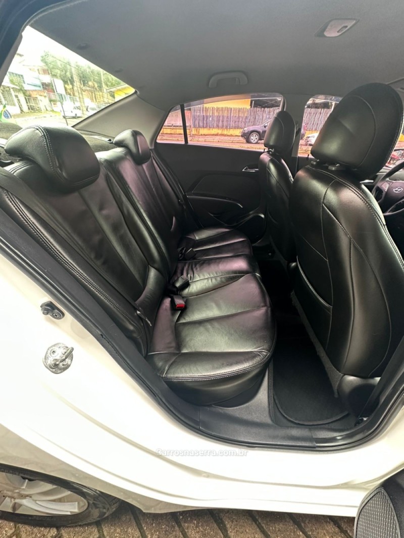 HB20S 1.6 PREMIUM 16V FLEX 4P MANUAL - 2015 - PAROBé