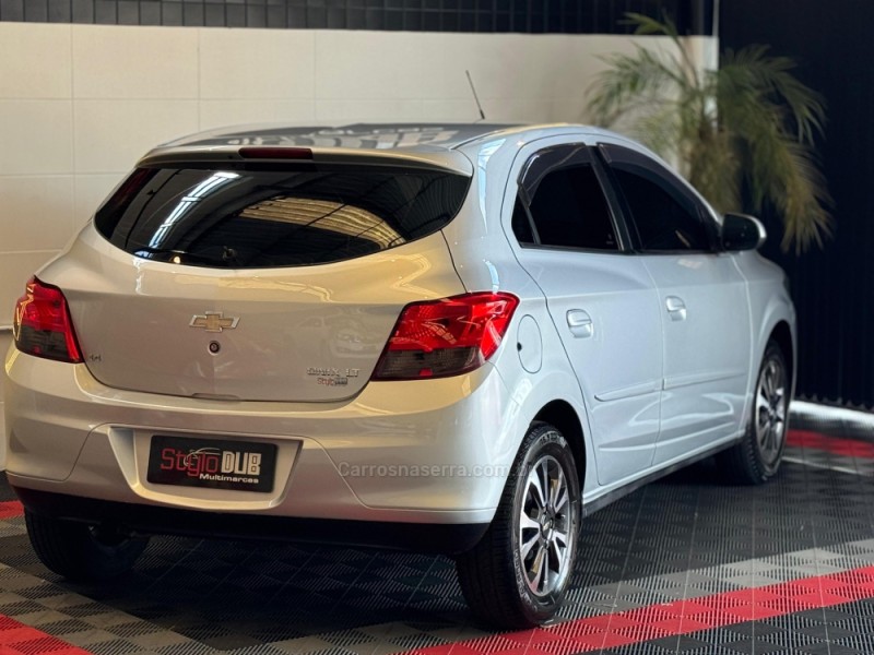 ONIX 1.4 MPFI LT 8V FLEX 4P MANUAL - 2015 - ESTâNCIA VELHA