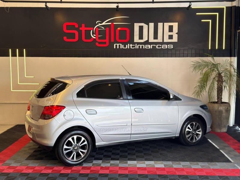 ONIX 1.4 MPFI LT 8V FLEX 4P MANUAL - 2015 - ESTâNCIA VELHA