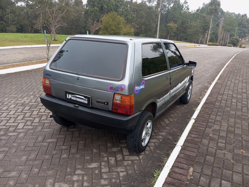 UNO 1.0 IE MILLE SX 8V YOUNG GASOLINA 2P MANUAL - 1998 - CAXIAS DO SUL