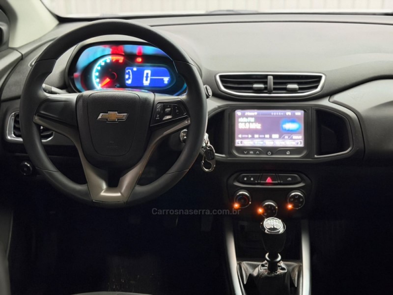 ONIX 1.4 MPFI LTZ 8V FLEX 4P MANUAL - 2016 - NOVO HAMBURGO