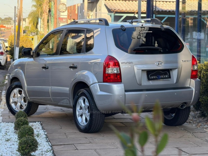 TUCSON 2.0 GL 2WD 16V GASOLINA 4P MANUAL - 2010 - LAGOA VERMELHA