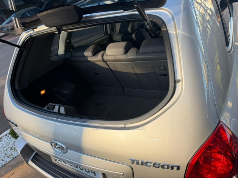 TUCSON 2.0 GL 2WD 16V GASOLINA 4P MANUAL - 2010 - LAGOA VERMELHA