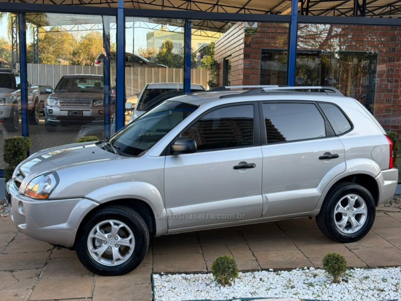 TUCSON 2.0 GL 2WD 16V GASOLINA 4P MANUAL - 2010 - LAGOA VERMELHA