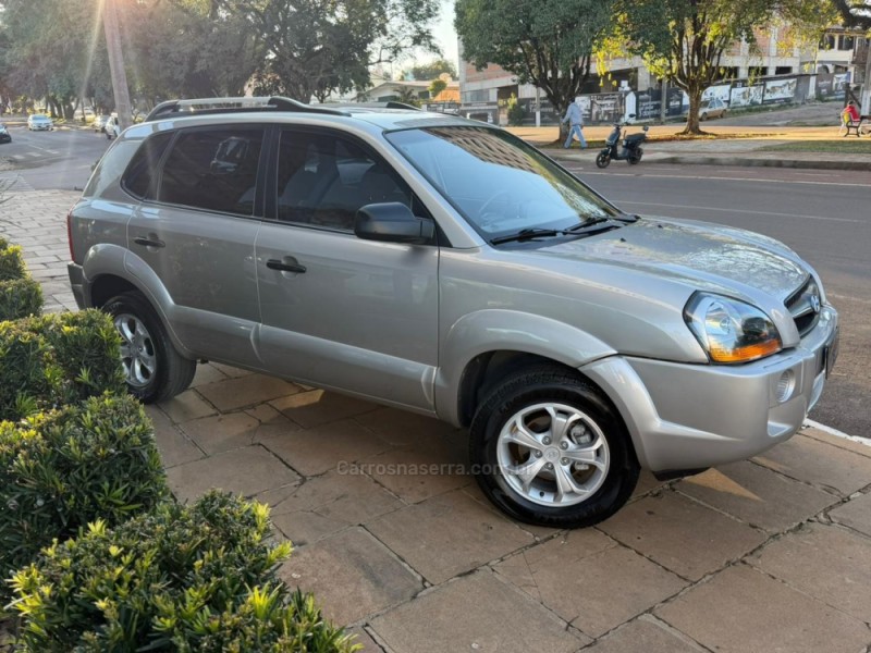 TUCSON 2.0 GL 2WD 16V GASOLINA 4P MANUAL - 2010 - LAGOA VERMELHA