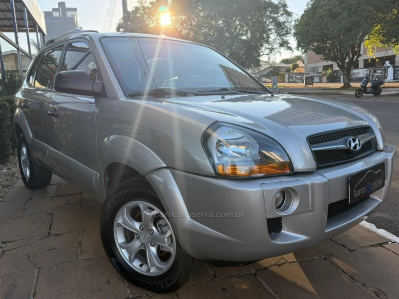 TUCSON 2.0 GL 2WD 16V GASOLINA 4P MANUAL - 2010 - LAGOA VERMELHA