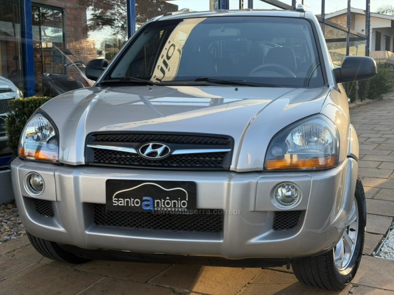 TUCSON 2.0 GL 2WD 16V GASOLINA 4P MANUAL - 2010 - LAGOA VERMELHA
