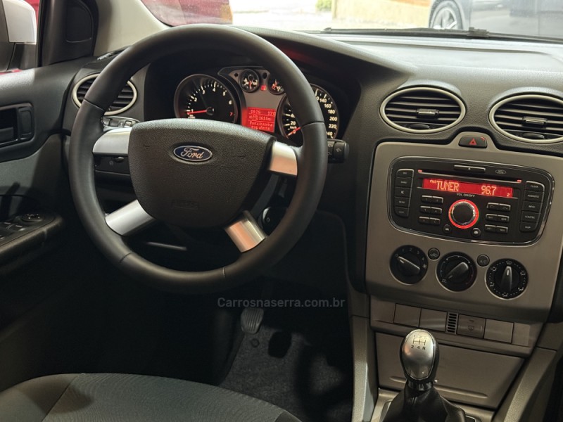 FOCUS 1.6 GLX 16V FLEX 4P MANUAL - 2013 - BENTO GONçALVES