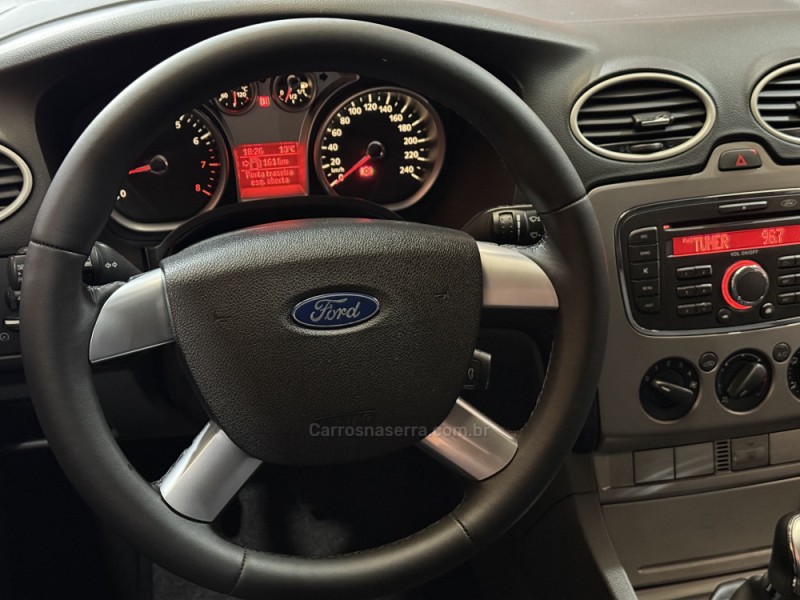 FOCUS 1.6 GLX 16V FLEX 4P MANUAL - 2013 - BENTO GONçALVES