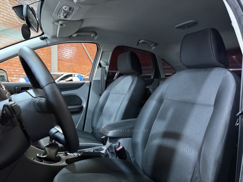 FOCUS 1.6 GLX 16V FLEX 4P MANUAL - 2013 - BENTO GONçALVES