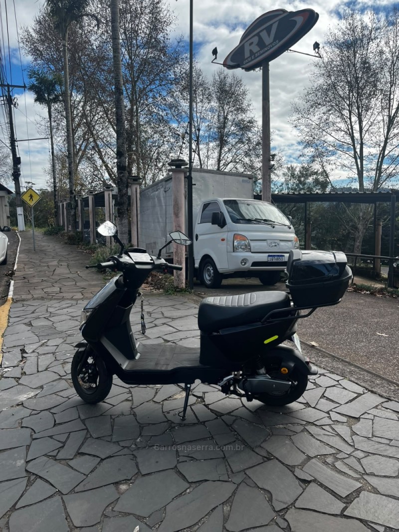 X PREMIUM ELÉTRICO 66 KW 4P AUTOMÁTICO - 2025 - CARLOS BARBOSA