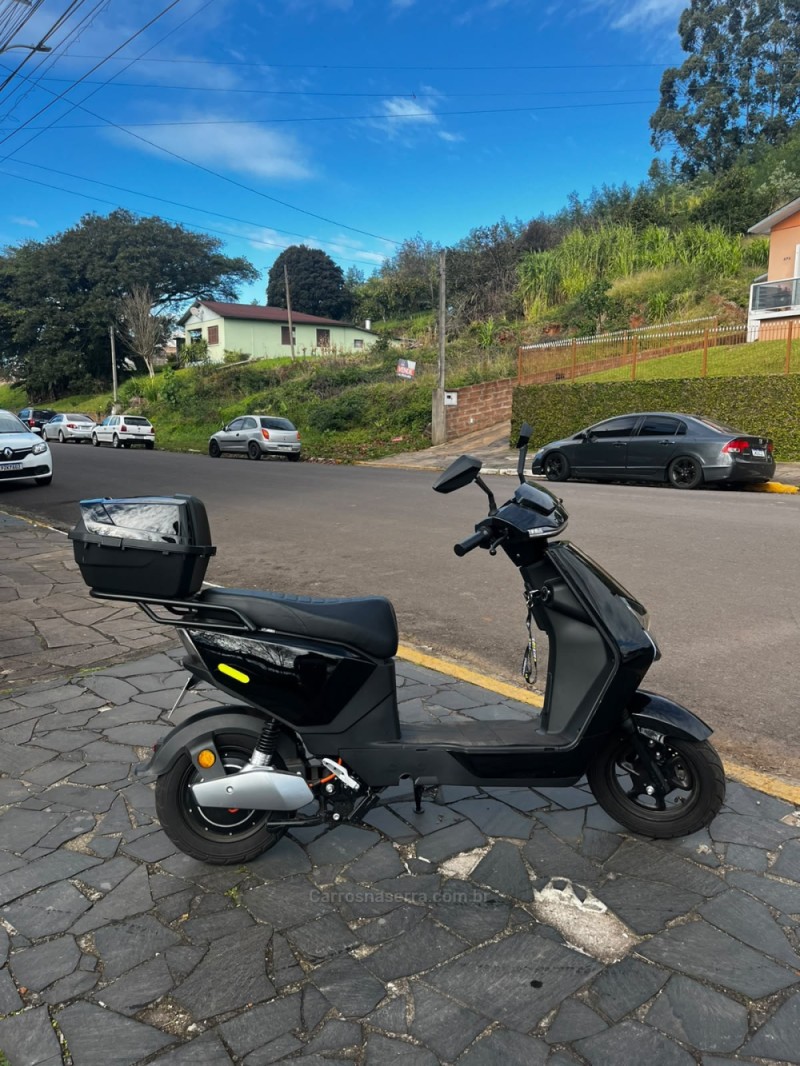 X PREMIUM ELÉTRICO 66 KW 4P AUTOMÁTICO - 2025 - CARLOS BARBOSA