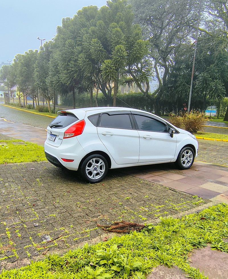 FIESTA 1.6 SE HATCH 16V FLEX 4P MANUAL - 2017 - FARROUPILHA