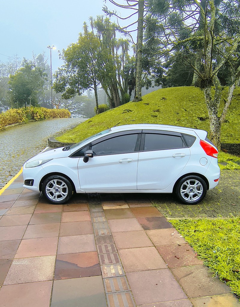 FIESTA 1.6 SE HATCH 16V FLEX 4P MANUAL - 2017 - FARROUPILHA
