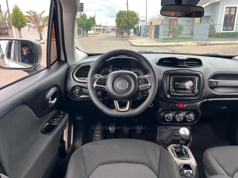 RENEGADE 1.8 16V FLEX SPORT 4P MANUAL - 2018 - VENâNCIO AIRES
