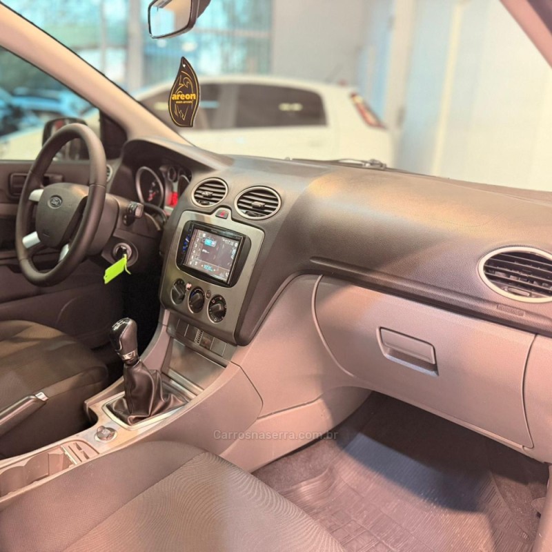 FOCUS 1.6 GLX 16V FLEX 4P MANUAL - 2011 - NOVO HAMBURGO