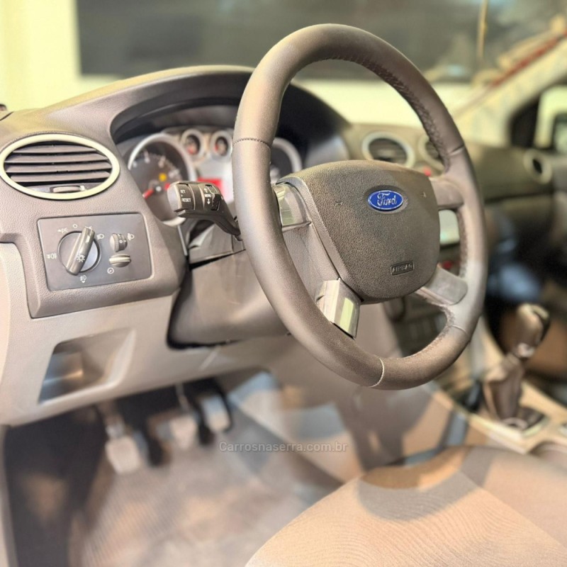 FOCUS 1.6 GLX 16V FLEX 4P MANUAL - 2011 - NOVO HAMBURGO