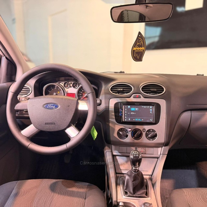 FOCUS 1.6 GLX 16V FLEX 4P MANUAL - 2011 - NOVO HAMBURGO
