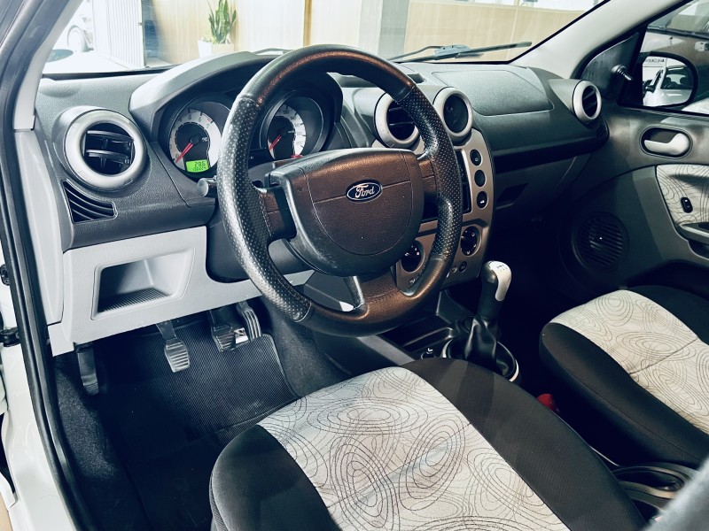 FIESTA 1.0 MPI SEDAN 8V FLEX 4P MANUAL - 2010 - CAXIAS DO SUL