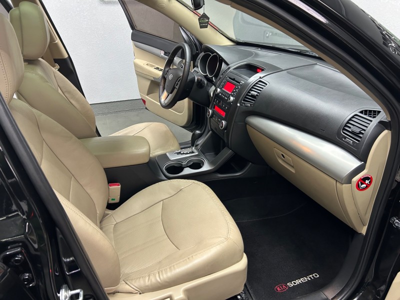 SORENTO 3.5 EX2 V6 4X4 24V GASOLINA 4P 7 LUGARES AUTOMÁTICO - 2012 - CAXIAS DO SUL