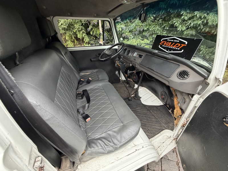 KOMBI 1.6 MI FURGÃO 8V GASOLINA 3P MANUAL - 2004 - CAXIAS DO SUL