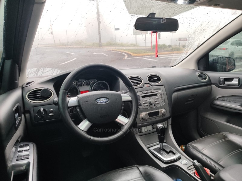 FOCUS 2.0 GHIA 16V GASOLINA 4P AUTOMÁTICO - 2011 - FARROUPILHA