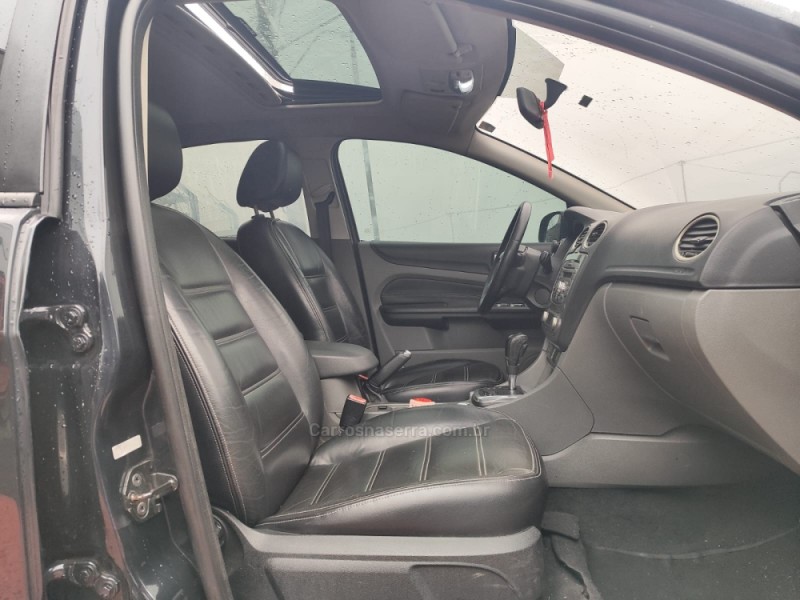 FOCUS 2.0 GHIA 16V GASOLINA 4P AUTOMÁTICO - 2011 - FARROUPILHA