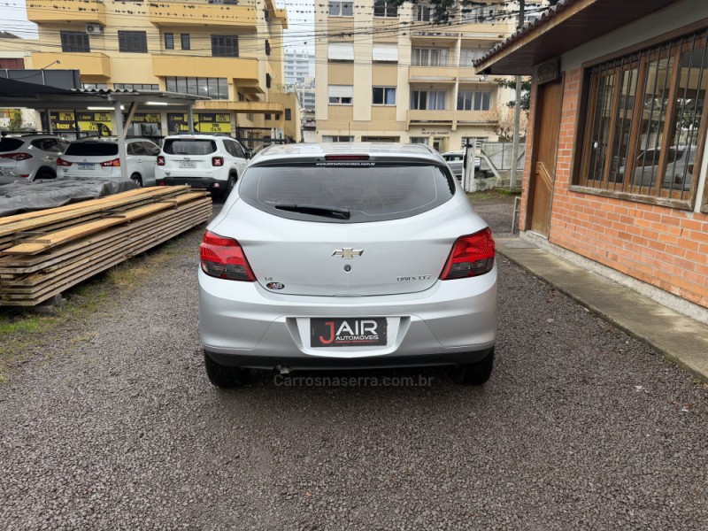 ONIX 1.4 MPFI LTZ 8V FLEX 4P MANUAL - 2015 - GARIBALDI