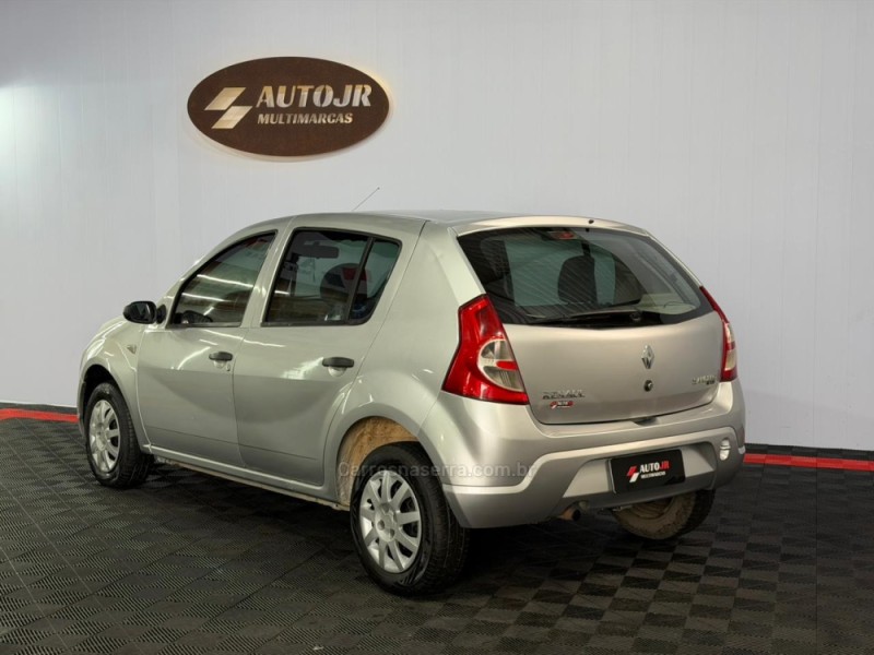 SANDERO 1.0 AUTHENTIQUE 16V FLEX 4P MANUAL - 2009 - VACARIA