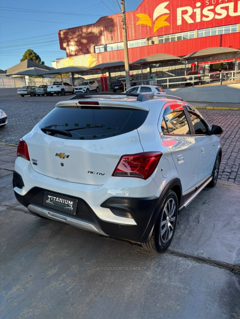 ONIX 1.4 MPFI ACTIV 8V FLEX 4P MANUAL - 2017 - SãO FRANCISCO DE PAULA