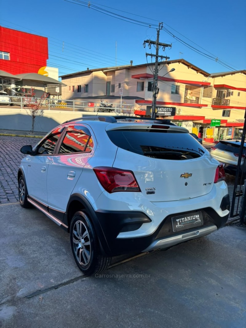ONIX 1.4 MPFI ACTIV 8V FLEX 4P MANUAL - 2017 - SãO FRANCISCO DE PAULA