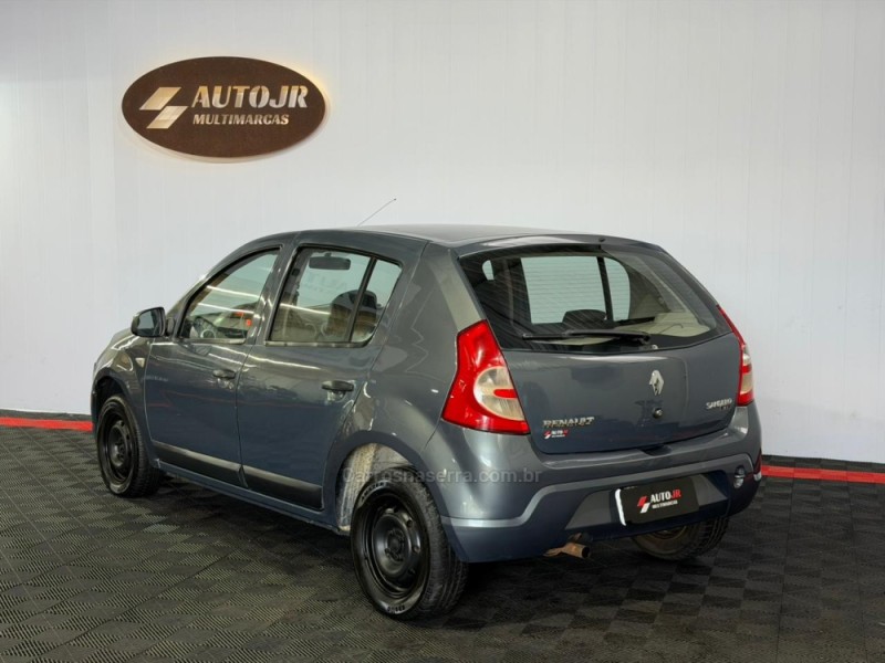 SANDERO 1.0 EXPRESSION 16V FLEX 4P MANUAL - 2011 - VACARIA