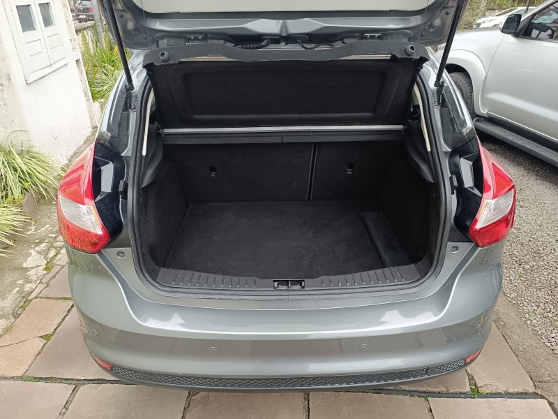 FOCUS 1.6 SE 16V FLEX 4P MANUAL - 2014 - BENTO GONçALVES