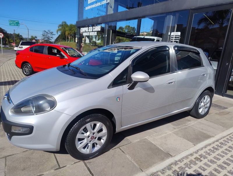 PUNTO 1.4 ATTRACTIVE ITALIA 8V FLEX 4P MANUAL - 2015 - CAXIAS DO SUL
