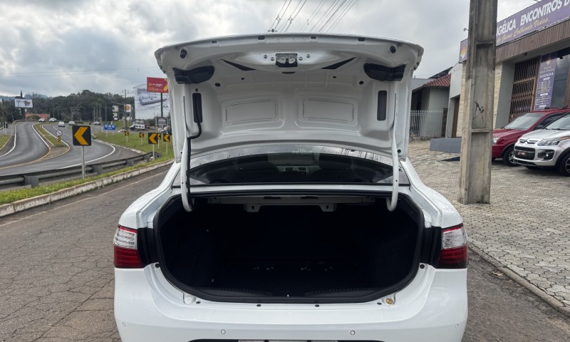 GRAND SIENA 1.6 MPI ESSENCE 16V FLEX 4P AUTOMATIZADO - 2013 - DOIS IRMãOS
