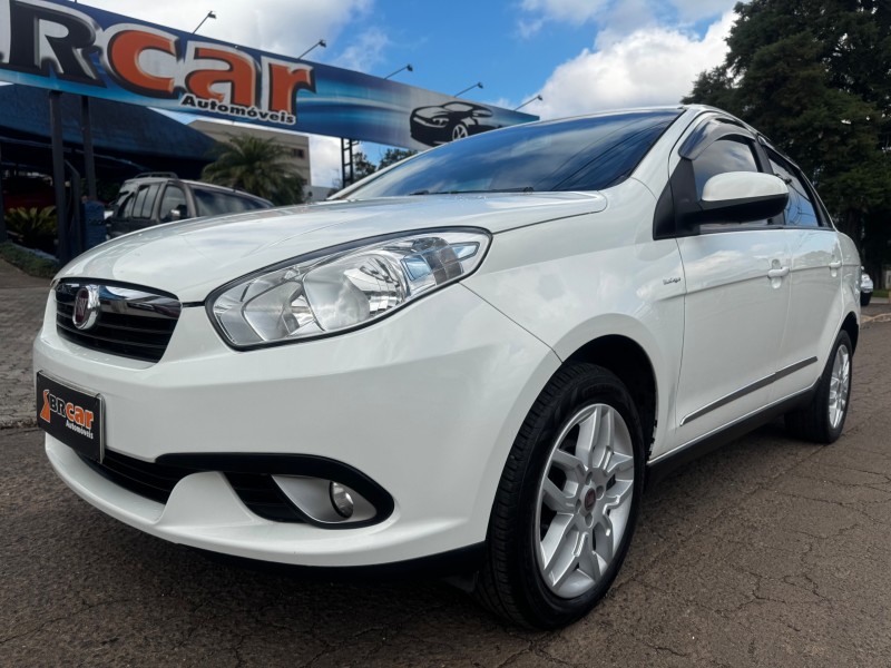 grand siena 1.6 mpi essence 16v flex 4p automatizado 2013 dois irmaos