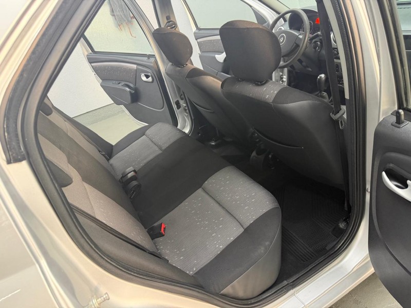 LOGAN 1.6 EXPRESSION 16V FLEX 4P MANUAL - 2011 - CAXIAS DO SUL