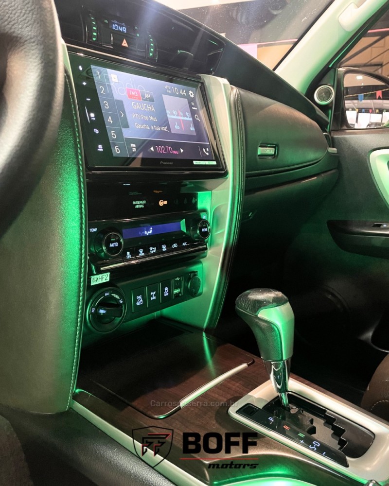 HILUX SW4 2.8 SRX 4X4 7 LUGARES 16V TURBO INTERCOOLER DIESEL 4P AUTOMÁTICO - 2017 - CAXIAS DO SUL