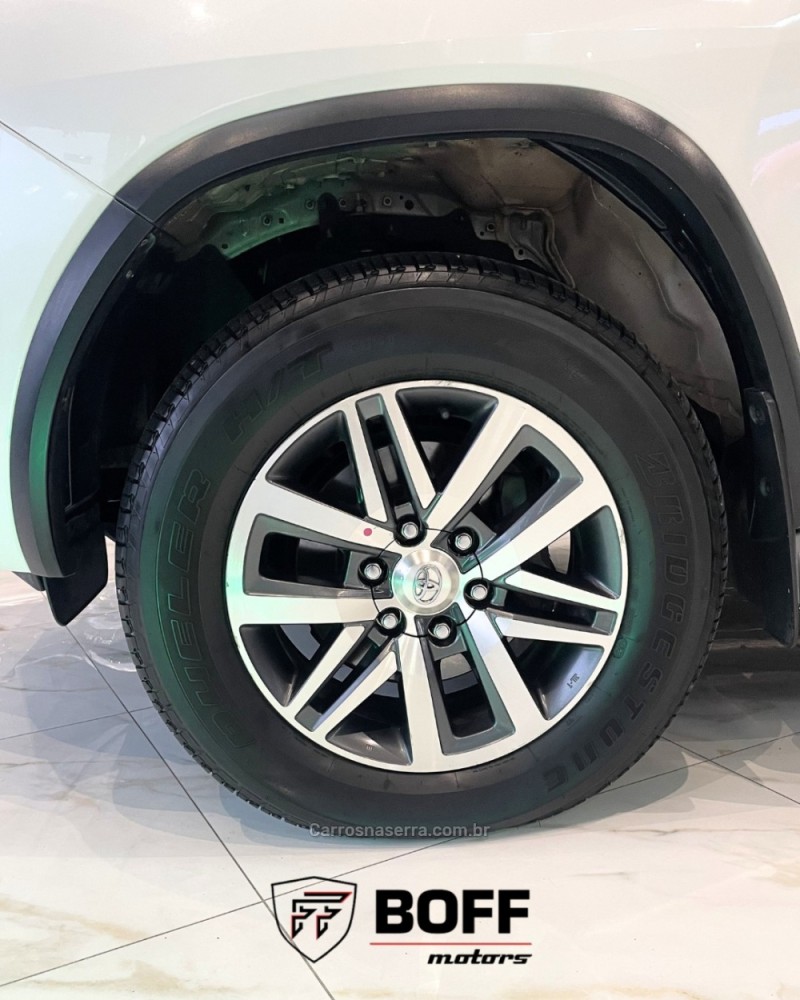 HILUX SW4 2.8 SRX 4X4 7 LUGARES 16V TURBO INTERCOOLER DIESEL 4P AUTOMÁTICO - 2017 - CAXIAS DO SUL