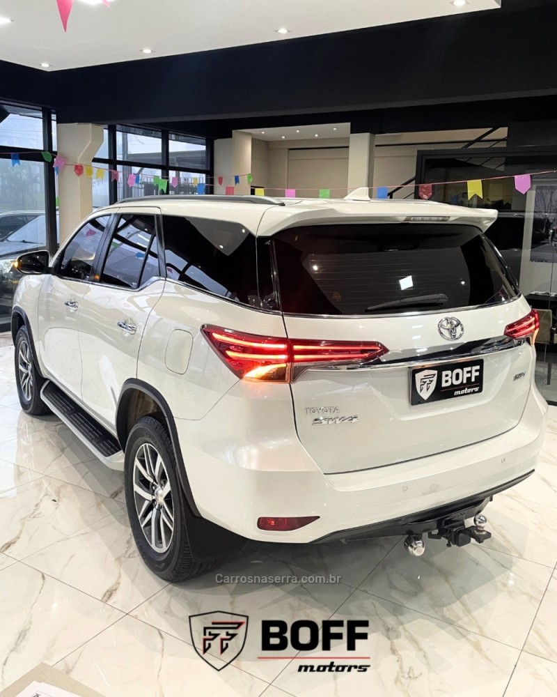 HILUX SW4 2.8 SRX 4X4 7 LUGARES 16V TURBO INTERCOOLER DIESEL 4P AUTOMÁTICO - 2017 - CAXIAS DO SUL