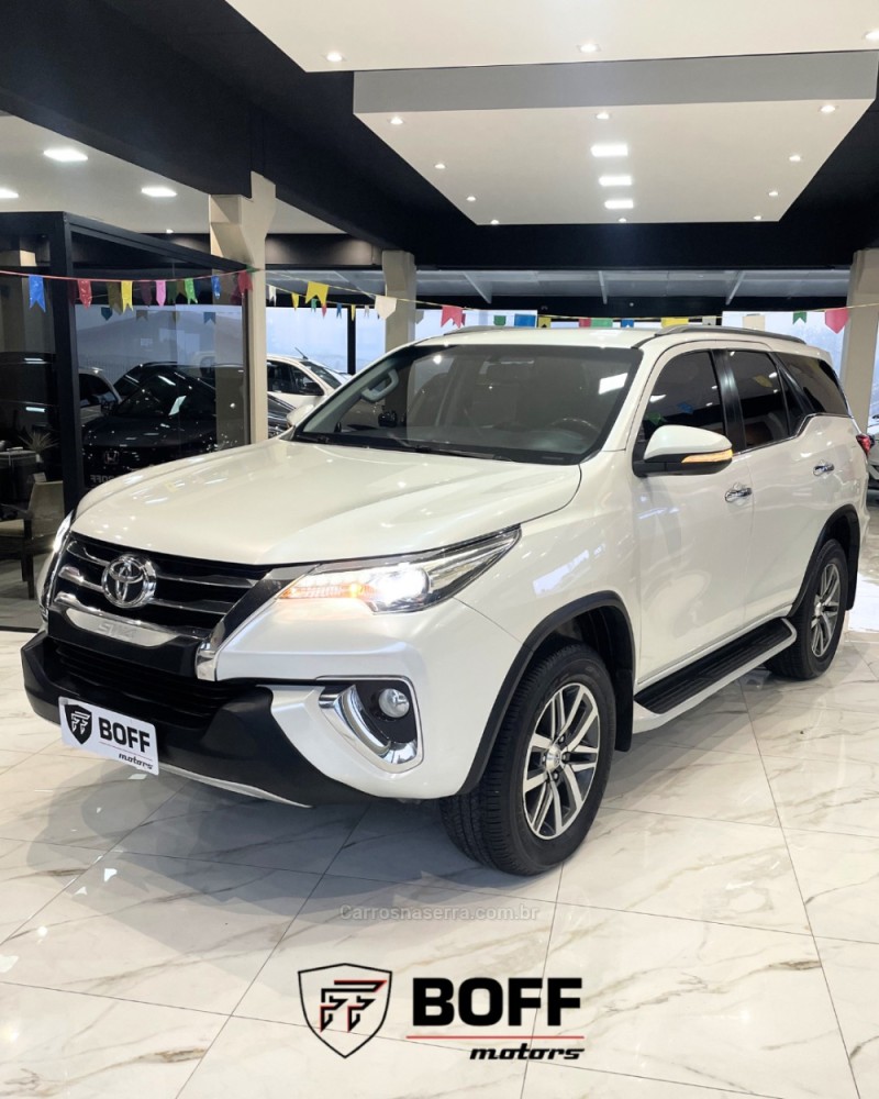 HILUX SW4 2.8 SRX 4X4 7 LUGARES 16V TURBO INTERCOOLER DIESEL 4P AUTOMÁTICO - 2017 - CAXIAS DO SUL