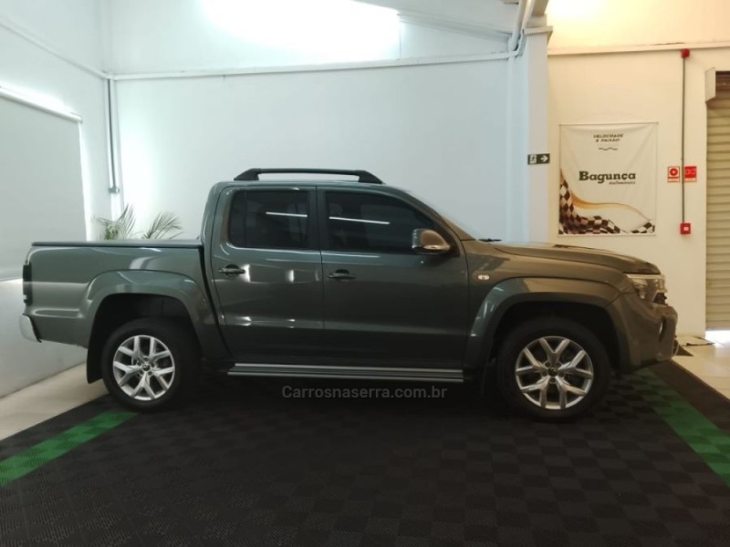 AMAROK 3.0 V6 TDI HIGHLINE CD DIESEL 4MOTION AUTOMÁTICO - 2025 - NOVO HAMBURGO