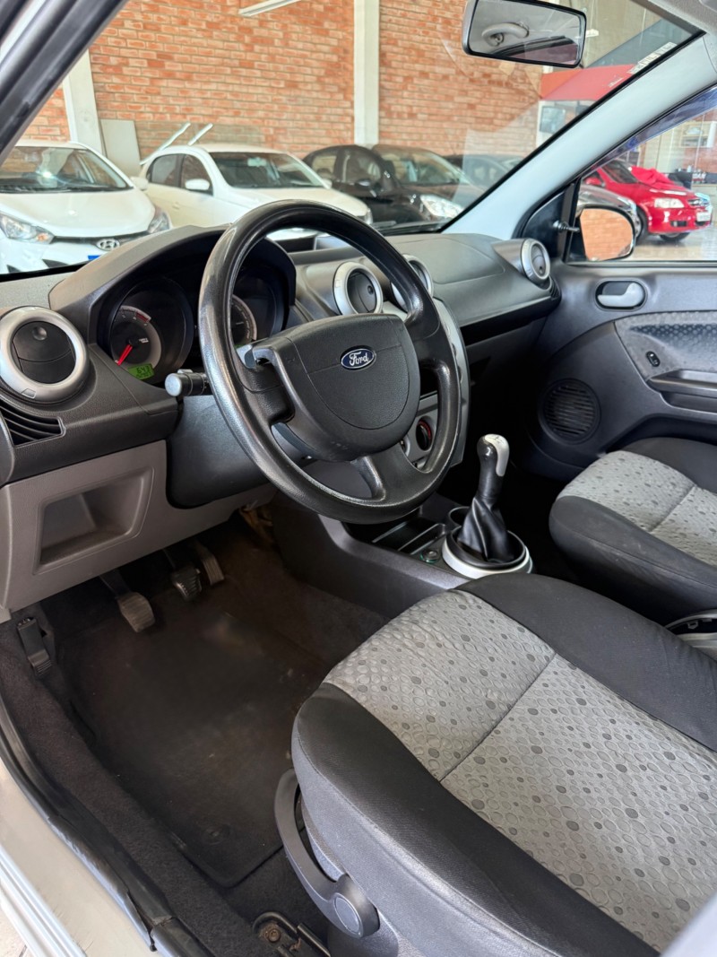 FIESTA 1.6 MPI HATCH 8V FLEX 4P MANUAL - 2013 - FARROUPILHA