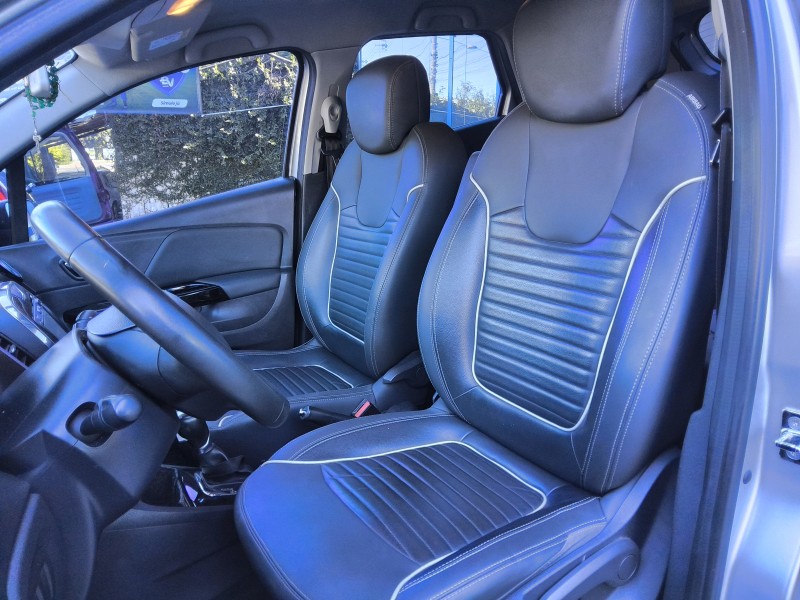 CAPTUR 1.6 16V INTENSE BOSE FLEX 4P AUTOMÁTICO - 2018 - SãO SEBASTIãO DO CAí